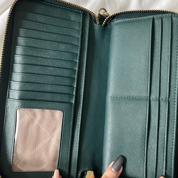 Michael Kors zip wallet/wristlet - Picture 6 of 6